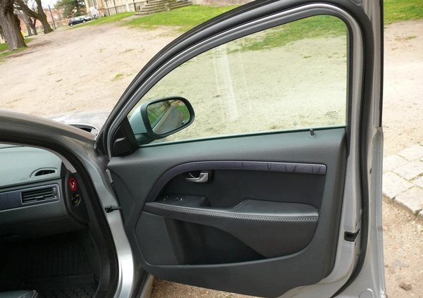 Volvo V70 cena 31500 przebieg: 307000, rok produkcji 2012 z Tychy małe 596